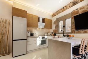 Pappous & Giagia Central Suites, By IdealStay Experience