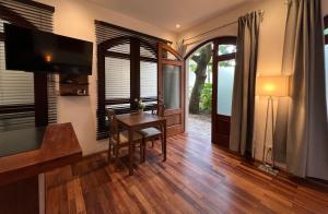 Paseo Colonial - Leos Favorite #8