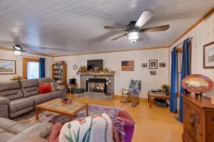 Creekside Family Retreat by Waterfalls and Hiking!