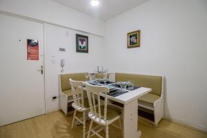 ACC43B - 1 Dorm Climatizado, Quadra Mar, Garagem