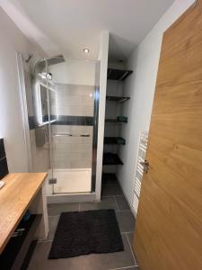 Seven Keys - La cour du Barres