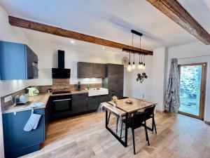 Seven Keys - La cour du Barres