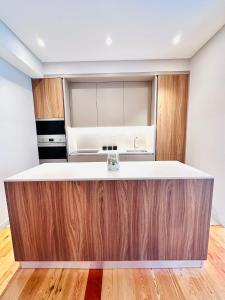 The Eça de Queiroz House - NO CV E - Flat B - Central Three-Bedroom Apartment