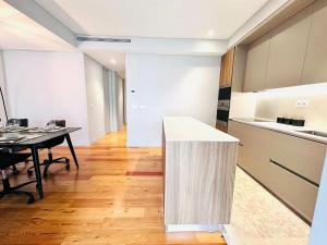 The Eça de Queiroz House - NO CV E - Flat B - Central Three-Bedroom Apartment