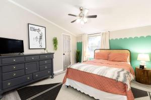 Belmont Family Fun w Hot Tub Pool Game Room King Suite