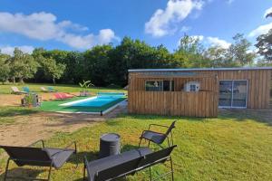 La source - Bungalow avec terrasse à Eguzon
