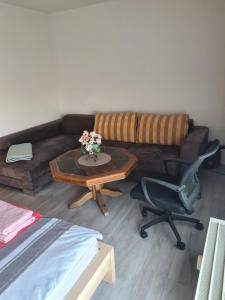 Privates Studio mit Balkon und Übernachtungsmöglichkeit in eine Wohngemeinschaft in der Nähe des Flughafens Leipzig,Halle