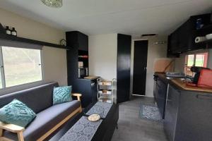 Maisons de vacances Le Deltis - Bungalow tout equipe : photos des chambres