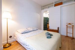 Modern Place in Sacré-Coeur