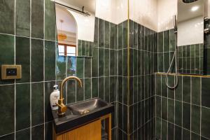 Modern Place in Sacré-Coeur