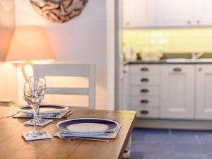 Sunny Shores - Uk32245