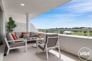 VIVI Homes - Buena Vida Family apartment with views, Pool & Gym
