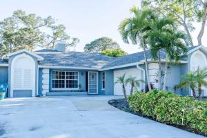 Elegant Palm Bay Getaway with Large Backyard - 4hvězdičkové hotely ve městě Palm Bay