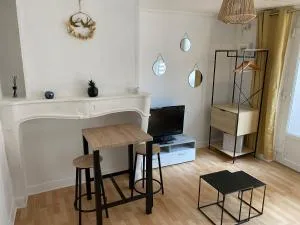 Joli studio centre ville de Dole - 桑畔斯