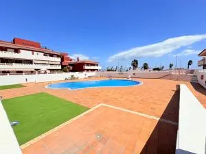 Coastal Haven Retreat, Modern Comfort by the Beach - La Medida