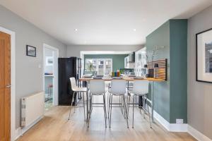 Melrose- Beautiful 4 Bedroom Home With Parking