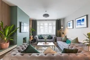 Melrose- Beautiful 4 Bedroom Home With Parking - 波茨莱德