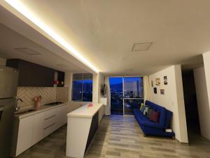 Apartamento a pasos del Metro y centro comercial - Vista - Parking - Gym