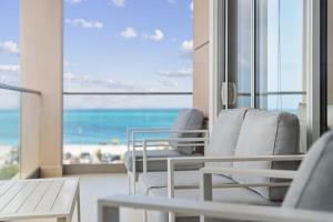 Beach View - Vista Paradiso 2BR condo - LV410 - 4hvězdičkové hotely ve městě Palm-Eagle Beach