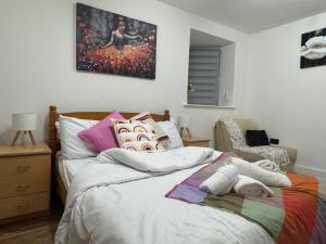 Contemporary 2 bed house with Parking