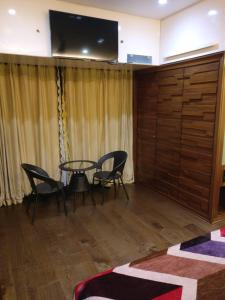 Awesome Room at Bandra - Khar, Mumbai