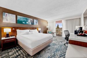 King Room room in Delta Hotels by Marriott Racine
