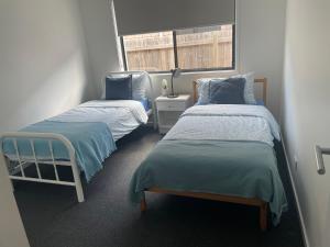 New Spacious 4 Bedroom Retreat fully air conditioned in Loganholme