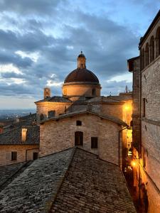 CharmandView Assisi - vista unica su Basilica di Santa Chiara con terrazza panoramica esclusiva nel centro storico img35