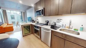 Sleek Two Bedroom in Manhattan