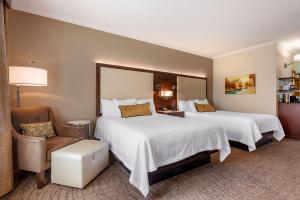 Queen Suite with Two Queen Beds with Sofa Bed - Non smoking room in Best Western Premier Bridgewood Hotel Resort