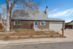 Chic Family Retreat with Game Room backyard with fire pit and minutes to Downtown!