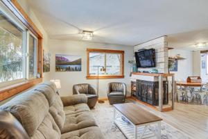 11 Mi to Bozeman Family Home with Movie Room!