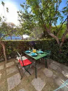 ModernShore - Garden Hideaway