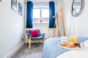 2 Bed Elegant home with Parking in Harlow