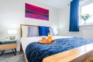 2 Bed Elegant home with Parking in Harlow - Fyfield