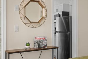 Charming Studio with Sun Room Sleeps 4