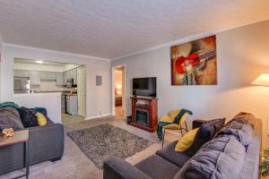 1 Mi to Dtwn Pet-Friendly Apt in Nashville