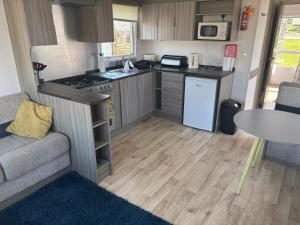Sea Breeze Retreat 2 Bedroom Pet Friendly Caravan in Clarach Bay