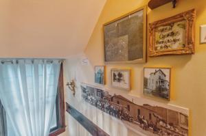 Charming 2BR 1901 Victorian Gem Apartment with AC-2 Month Min Stay