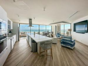 3BR Ground Floor Condo with Direct Pool Access #109