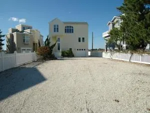Single Family, Bay Front, Brant Beach, Boat Dock, Decks, Bay Views, Beach Badges, Beach Equipment, Vacation Home Located In The Stunning Town Of, - Brant Beach