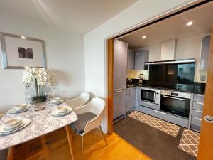 River View London Eye Vauxhall 2 Bedroom Apartment