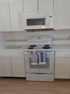 Pet Friendly, Wifi, Beach Badges, Beach Chairs,deck Smart Tv, Outdoor Shower,