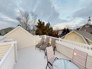 Single Family Ship Bottom Wifi Beach Badges Decks Air Conditioning Granite Countertops Recently Renovate Single Family House In Ship Bottom