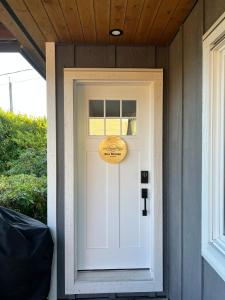 Sea Breeze Suite - Centrally Located in Ucluelet