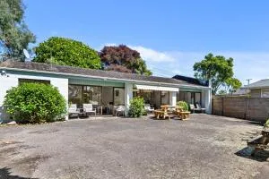 Coastal Haven - Oakura Holiday Home - Oakura