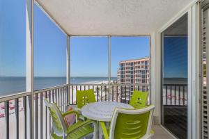 Beach Villas 706 Top-Floor Condo with Gulf Views, Pool condo