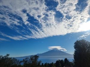 Cabaña rústica maravillosa vista al lago Llanquihue y volcán Osorno