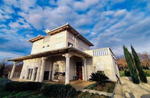 Holiday house with a swimming pool Poljica, Zadar - 24133