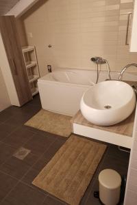 Holiday house with a swimming pool Poljica, Zadar - 24133